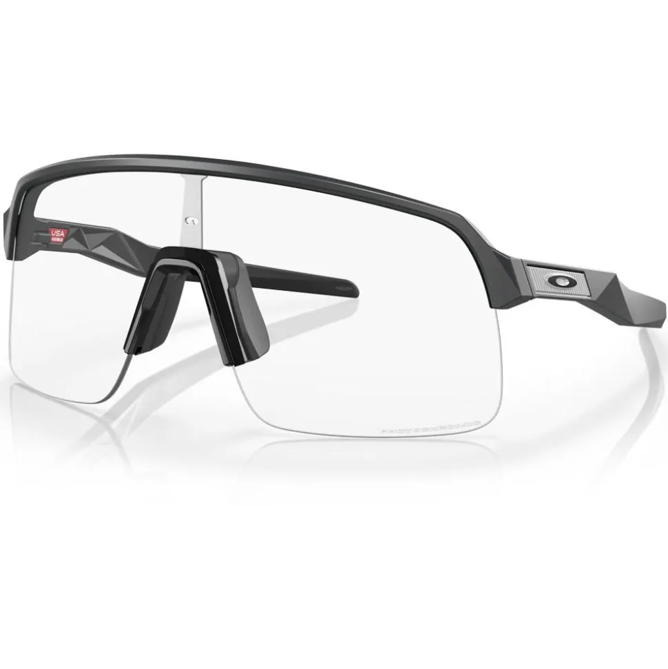 Lunettes de soleil Oakley Sutro Lite Matte Carbon Clear to Black Iridium Photochromic