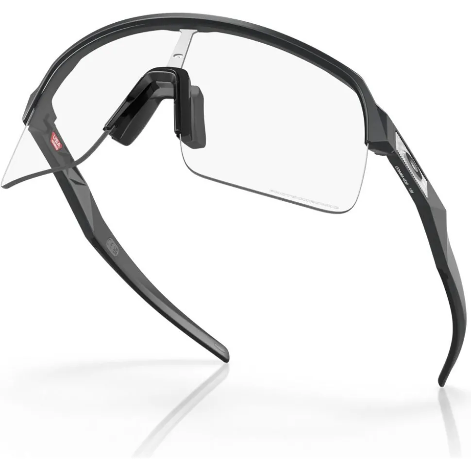 Lunettes de soleil Oakley Sutro Lite Matte Carbon Clear to Black Iridium Photochromic