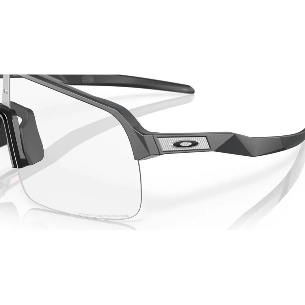Lunettes de soleil Oakley Sutro Lite Matte Carbon Clear to Black Iridium Photochromic